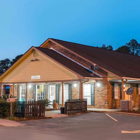 Travelodge By Wyndham סנטי מראה חיצוני תמונה
