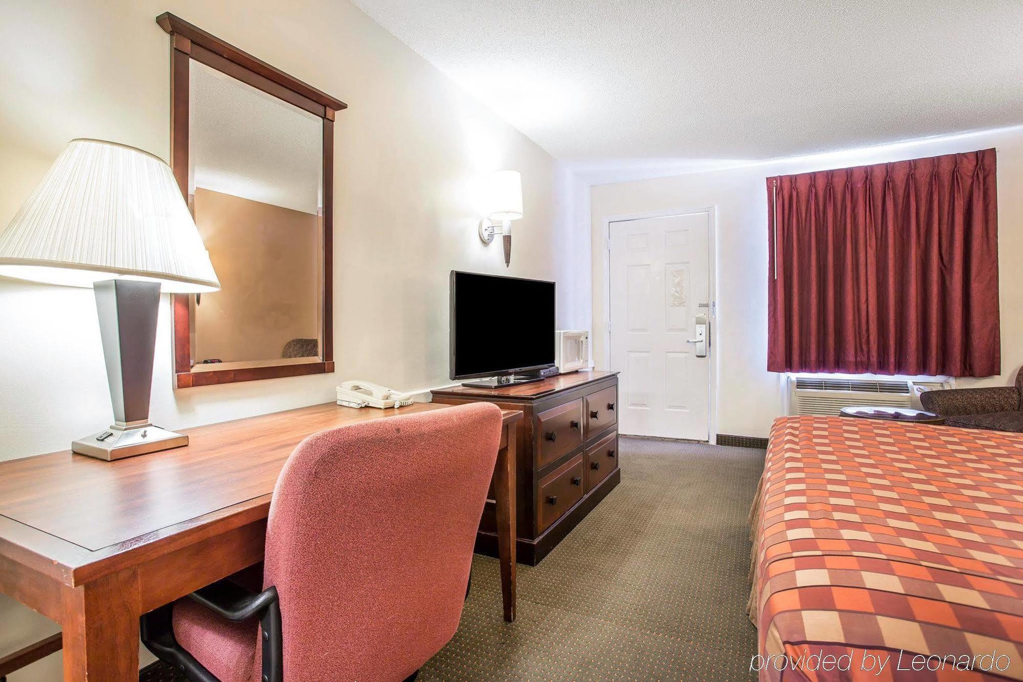 Travelodge By Wyndham סנטי מראה חיצוני תמונה