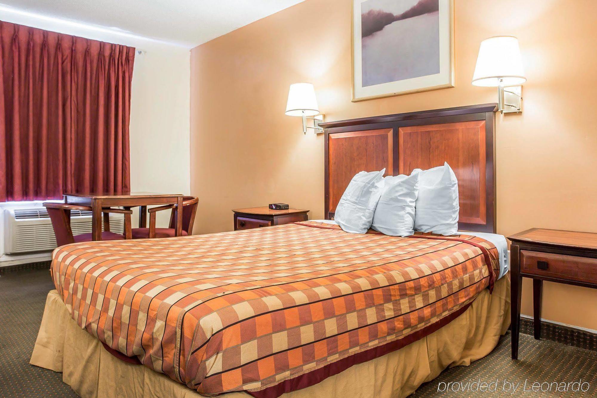 Travelodge By Wyndham סנטי מראה חיצוני תמונה
